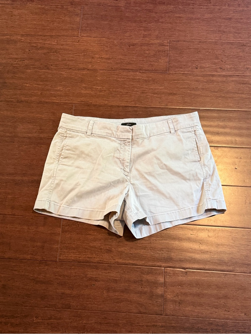 Women's Casual Mid-Rise Shorts in Gray